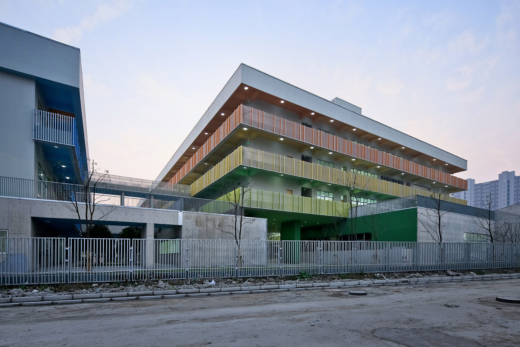 崧淀路中学校园,上海 / 致正建筑工作室-11