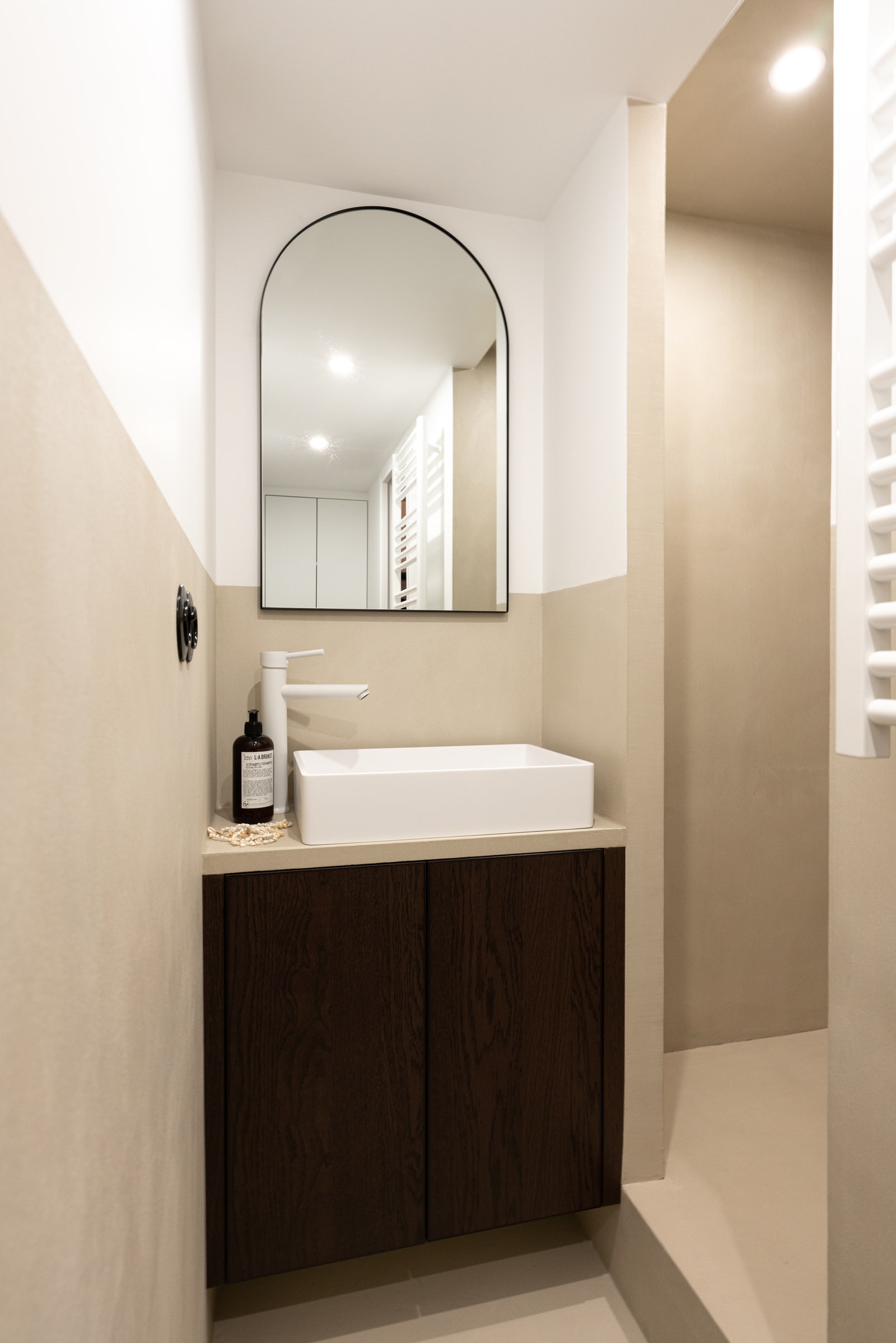 巴黎小户型公寓的垂直空间魔术-13