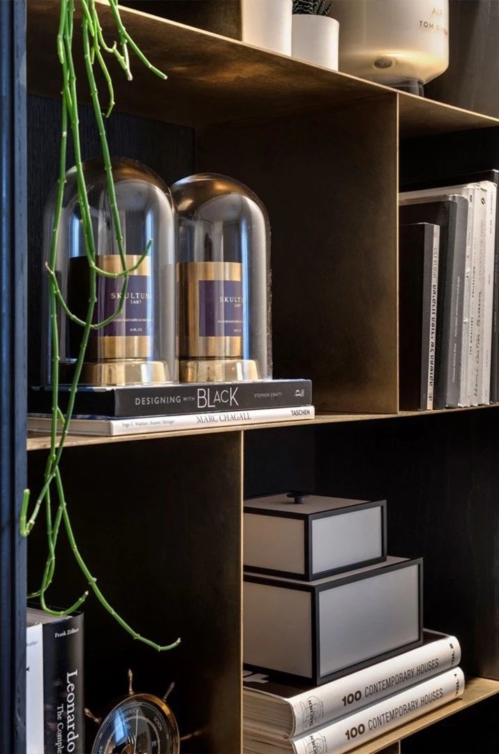 超有格调的高级黑设计，前卫与艺术的完美平衡！-26
