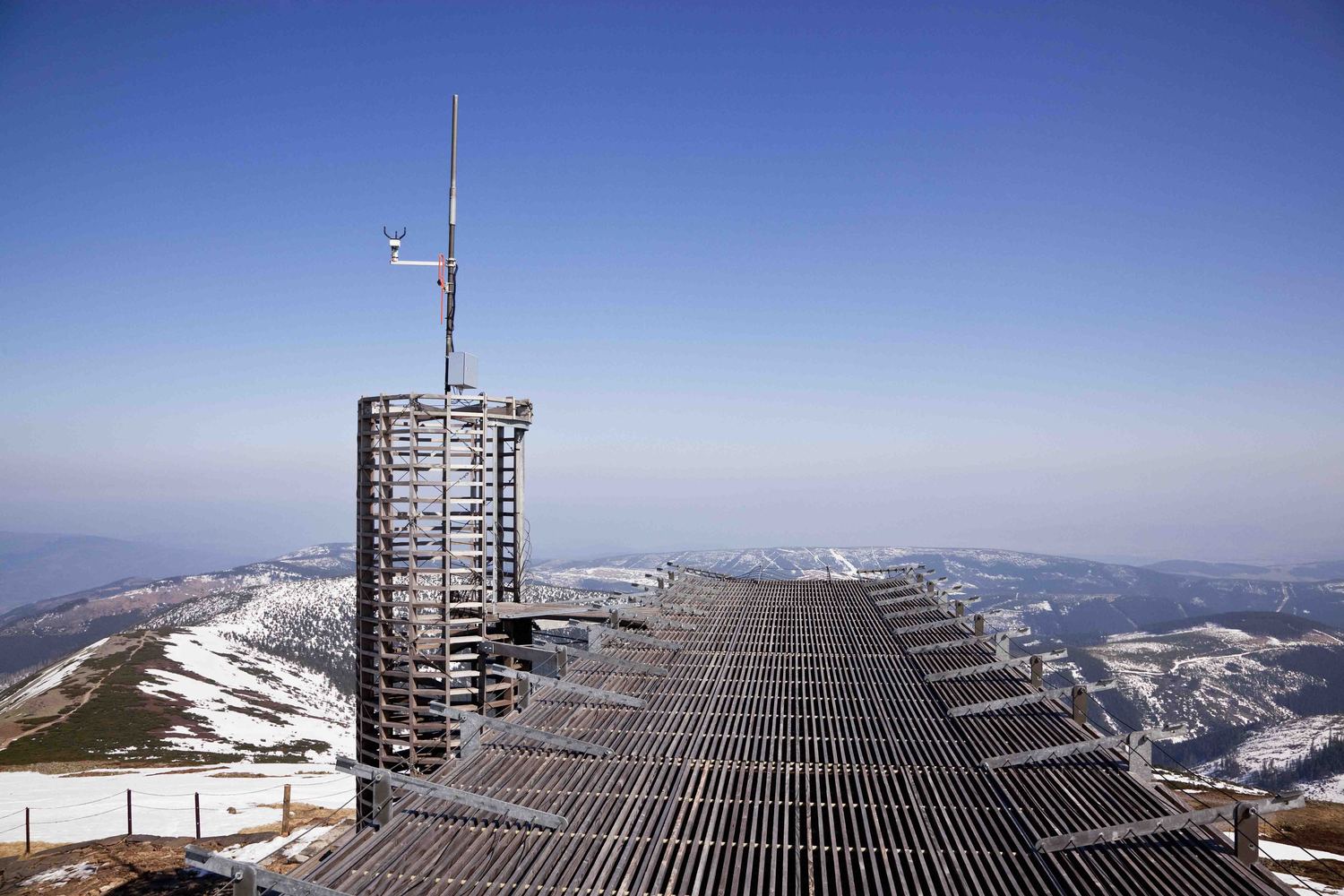 捷克 Sněžka 山顶木制环保建筑-27