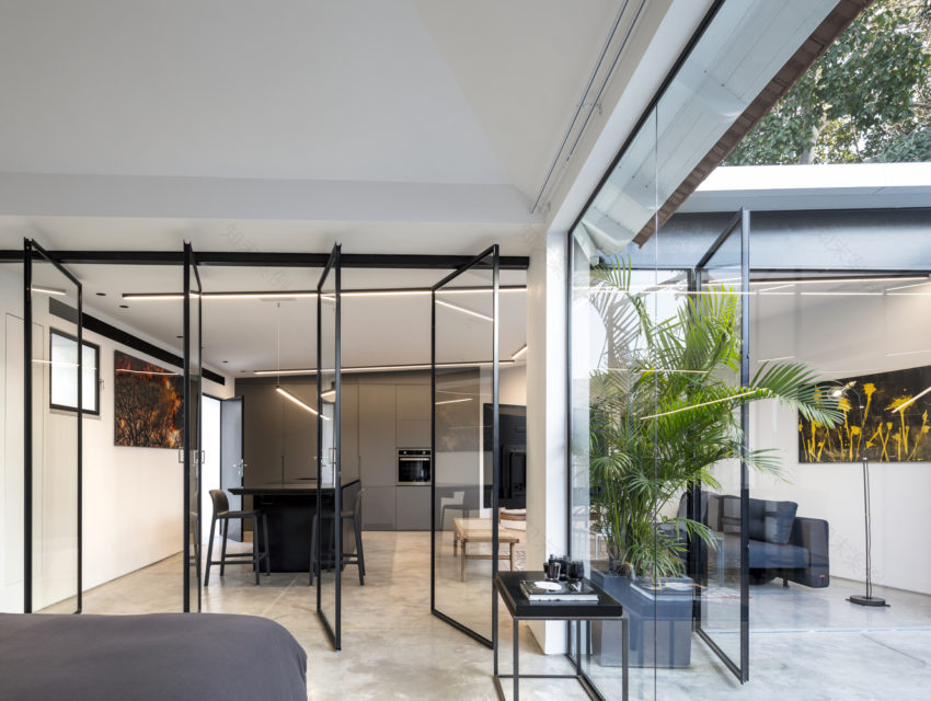 Cleanly modern A5 House refurbished by Raz Melamed Architects to put a contemporary spin on an historical building 由RazMelamedArchitects翻新的清洁现代A5House,以在历史建筑上进行现代旋转。-31