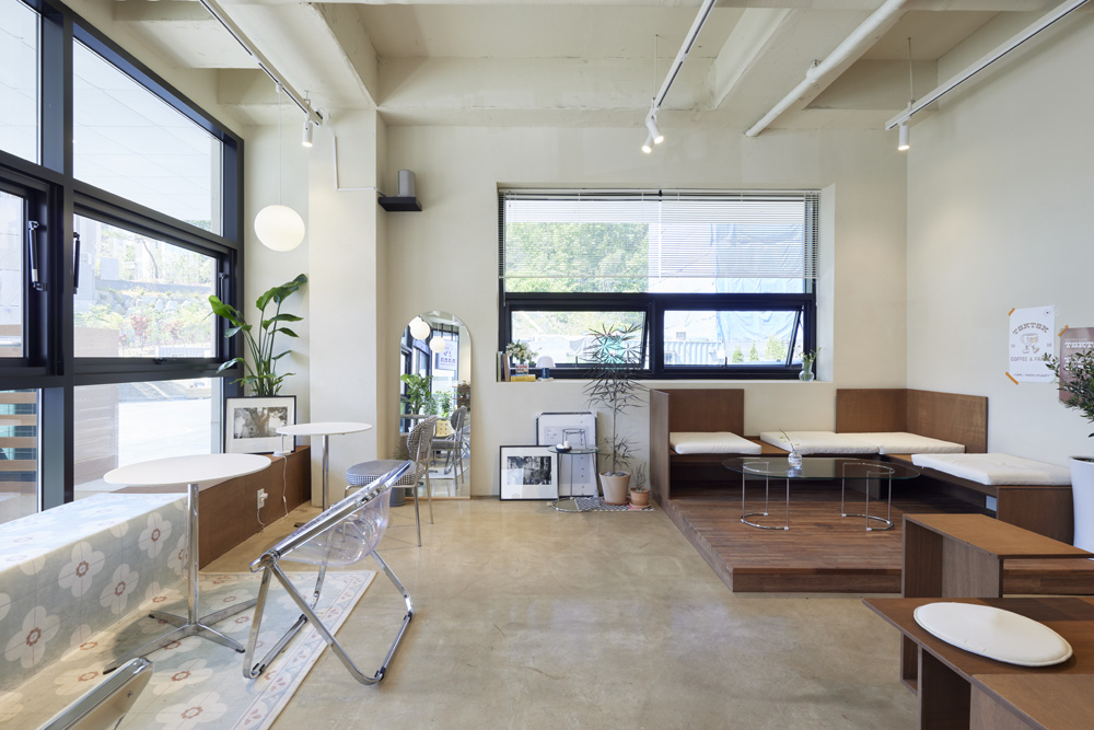 "50 平米白色木质甜品咖啡厅设计"-10