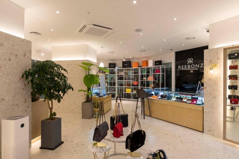 简约高雅的奢侈品门店设计-11