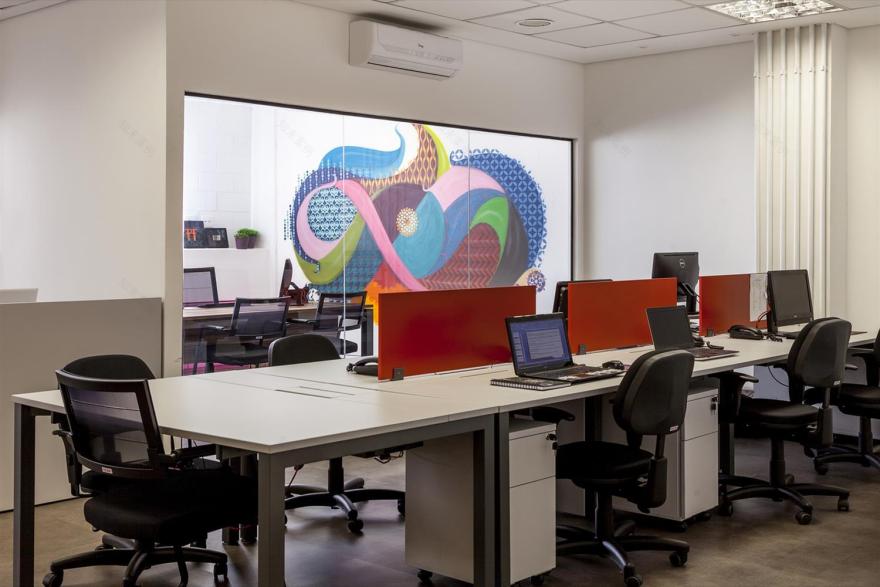 炫彩玻璃构筑的 445 平米办公空间-7