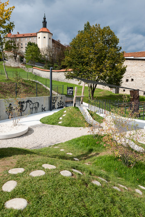 斯洛文尼亚中世纪广场的现代改造-19