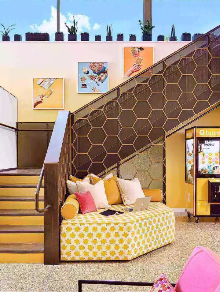 来看看这家做女性约会应用公司的办公环境  Mark Odom Studio-6