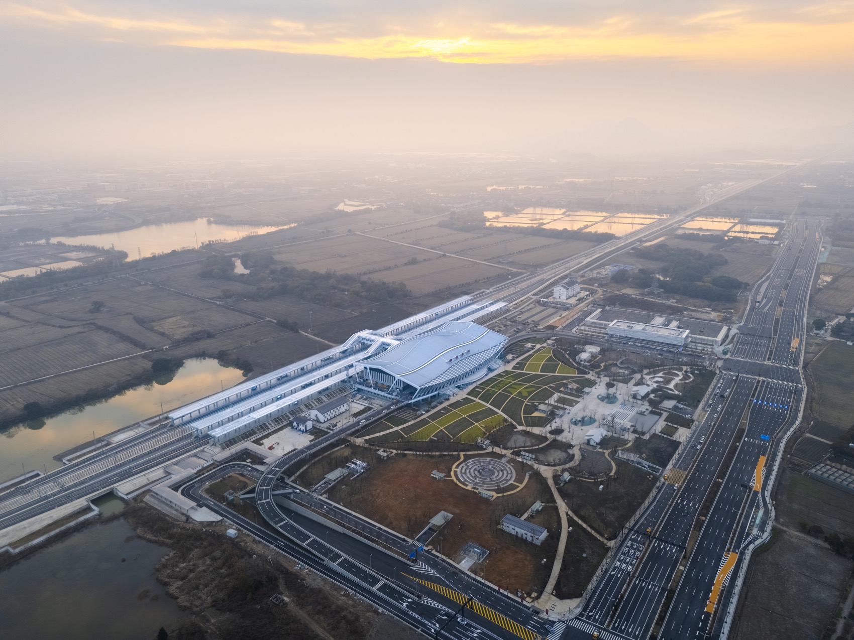 新建湖州至杭州西至杭黄高铁连接线湖州东站站房及相关工程丨中国湖州丨中南建筑设计院股份有限公司-7