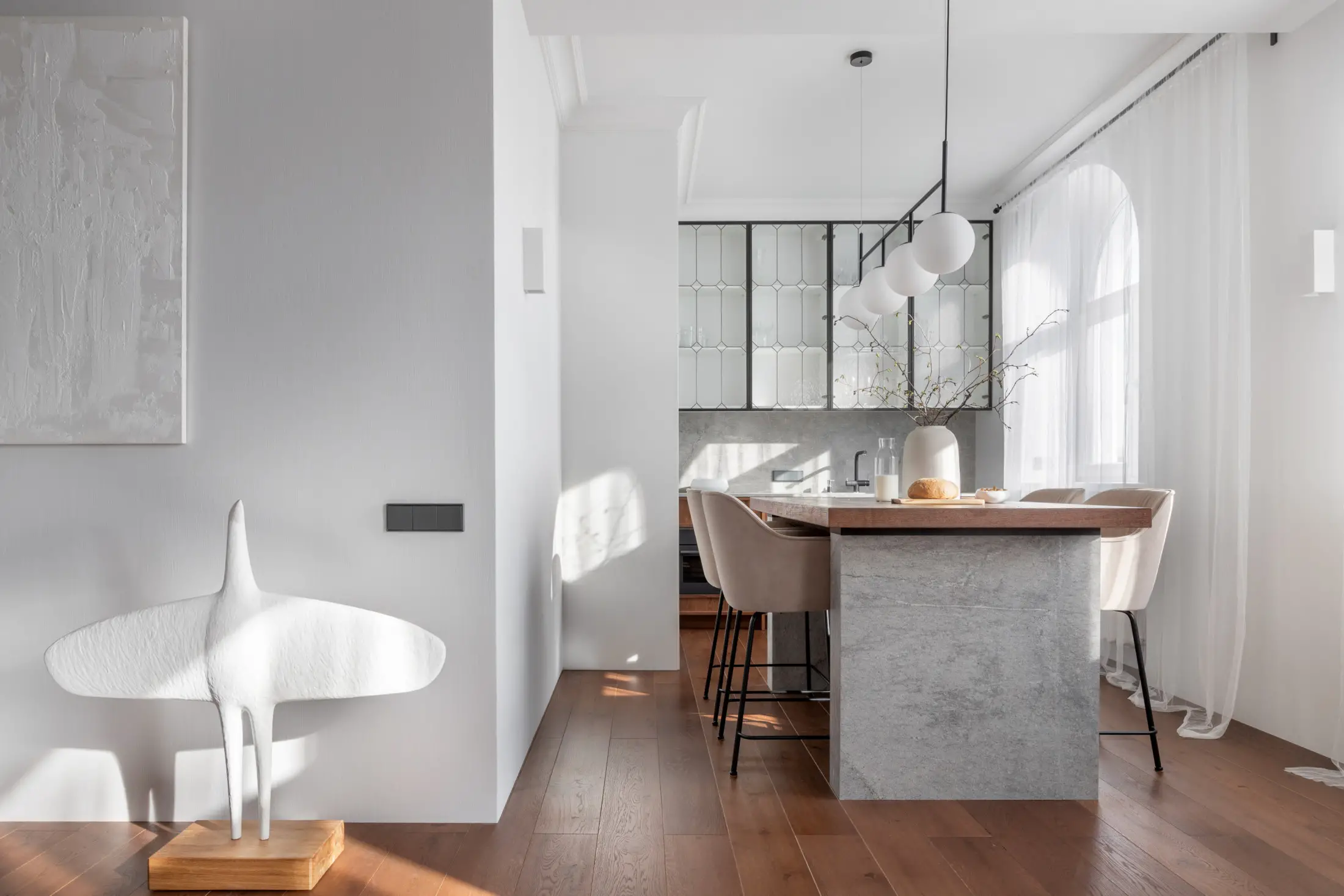 Minsk 市中心 65m2 极简公寓 | 历史与现代的完美结合-1