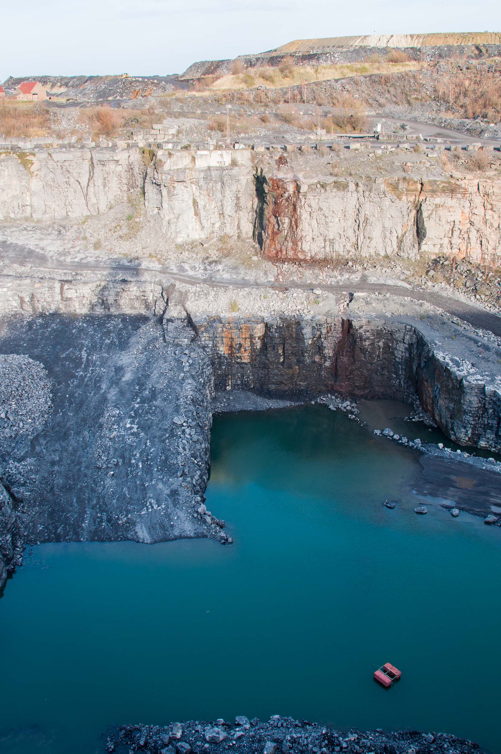采石场·朱利安·卡雷德罗

注：Julien Carretero 一般是人名，按常见音译规则翻译为朱利安·卡雷德罗；Quarry 常见释义为采石场，若此处有特定含义，但因缺乏更多背景信息暂按常见义翻译 丨比利时埃诺-21