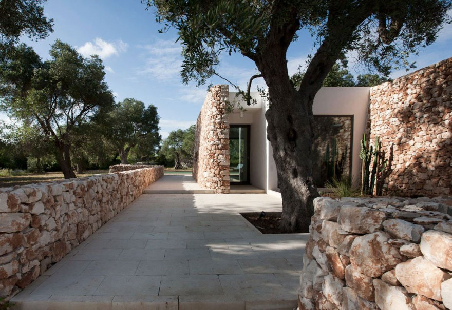 意大利乡村之家 | 原生态石墙与玻璃墙的现代对话-9