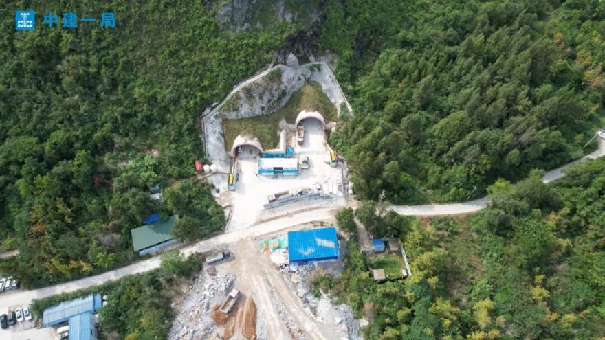 建设交通强国!中建一局承建的广西江桂高速公路大圩隧道双洞贯通-11