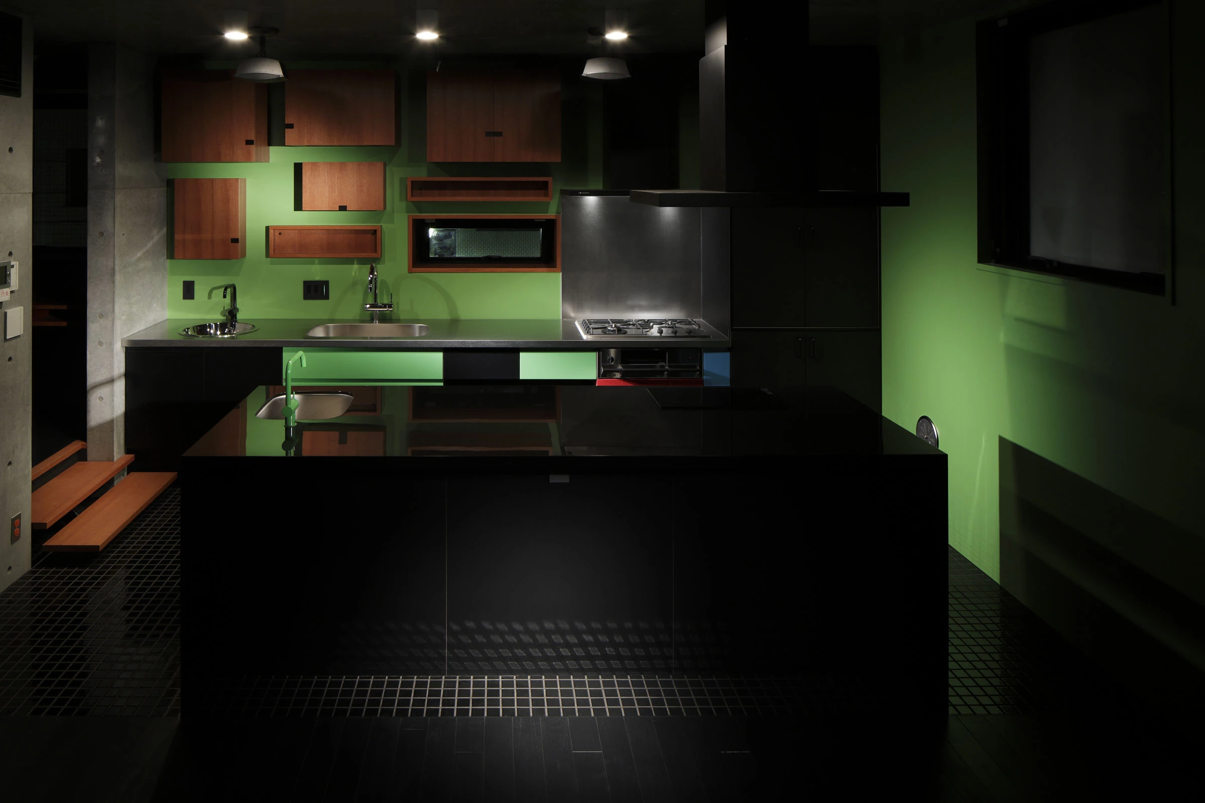 东京密集区三层住宅，打造自然光线与通风的宜居空间-12