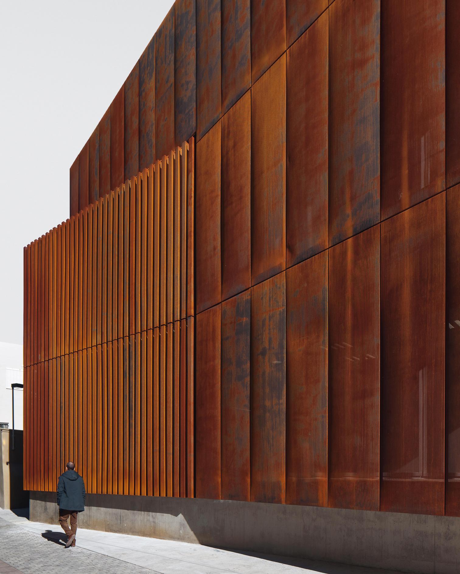 融合历史与功能的巴塞罗那法院设计-16