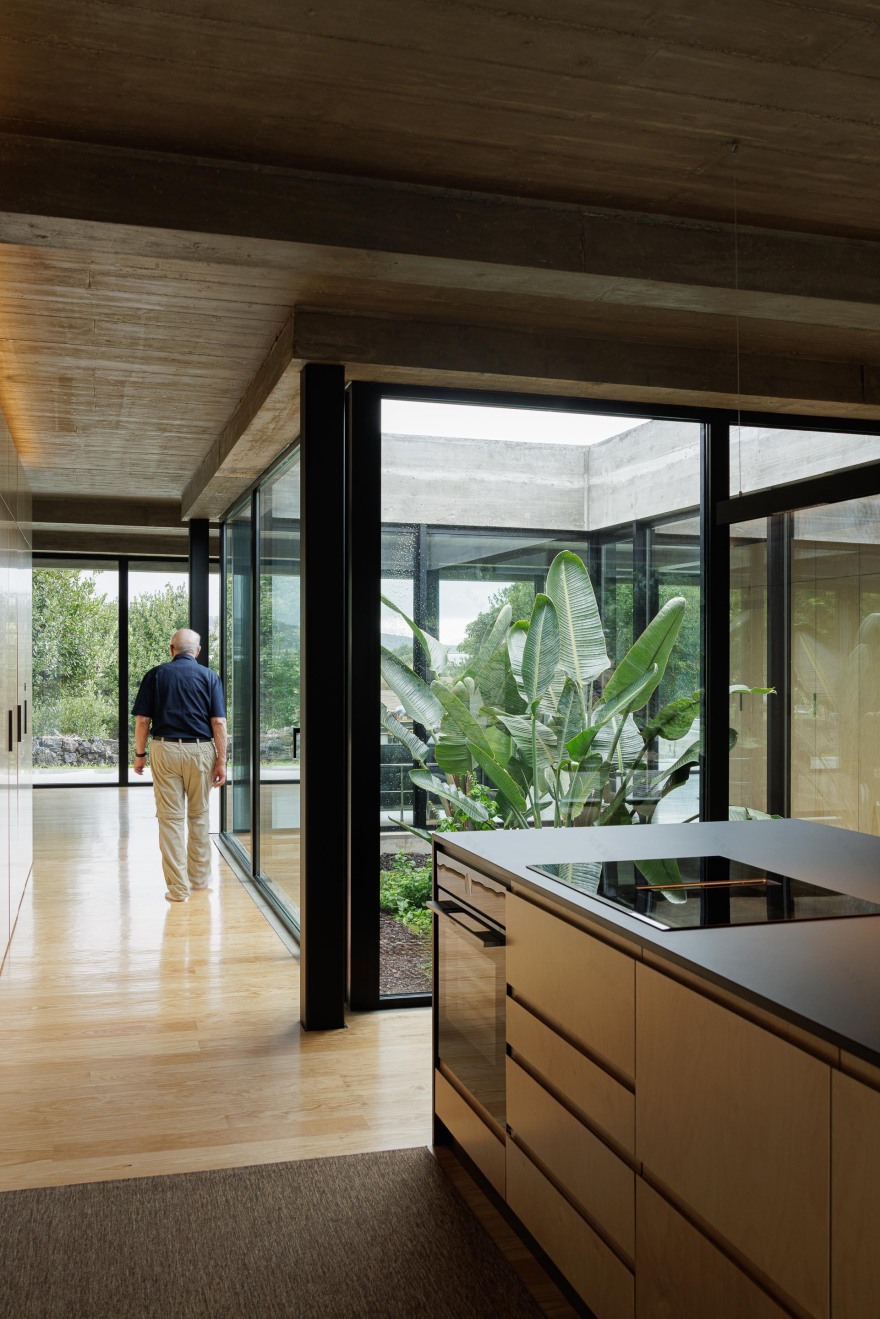 众议院CR(注:CR可能有多种含义,常见的有Continuing Resolution 即持续决议案,但由于缺乏具体语境,无法准确判定CR的意思这里按照信息提供流程,先给出此翻译,若CR有更准确的对应意思,可结合准确语境再次询问) 丨葡萄牙丨SO Arquitetura & Design-21