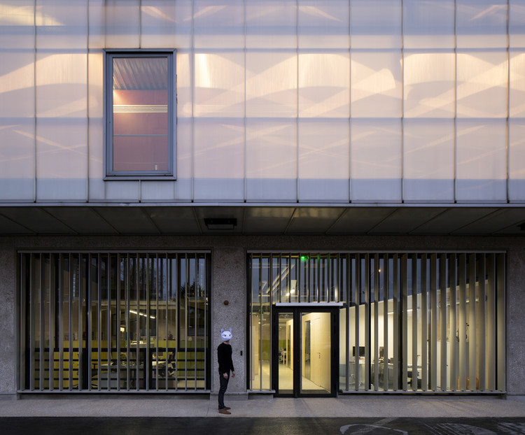 巴黎郊外的前储藏室改造办公室-2