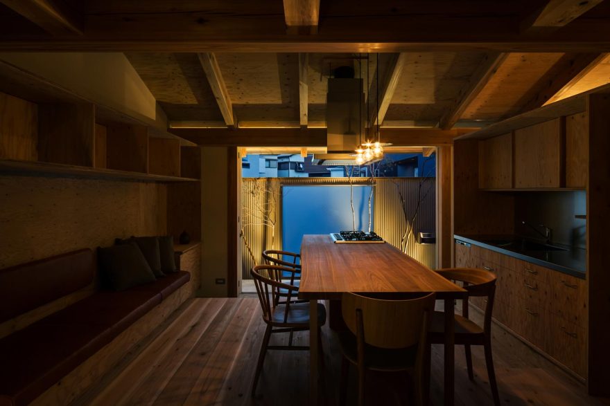 日托明里打造木栅栏住宅,尽显光影魅力-24