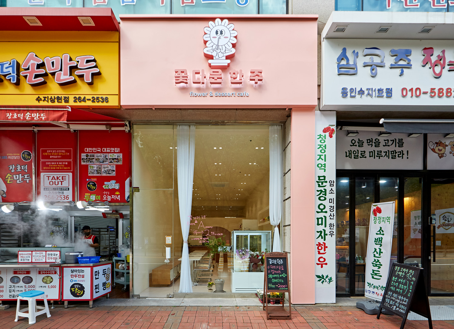 白色与木色交融，14 平极简卧室设计-2