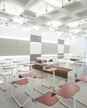 模块化动态家具打造 UPF 管理学院新型教室