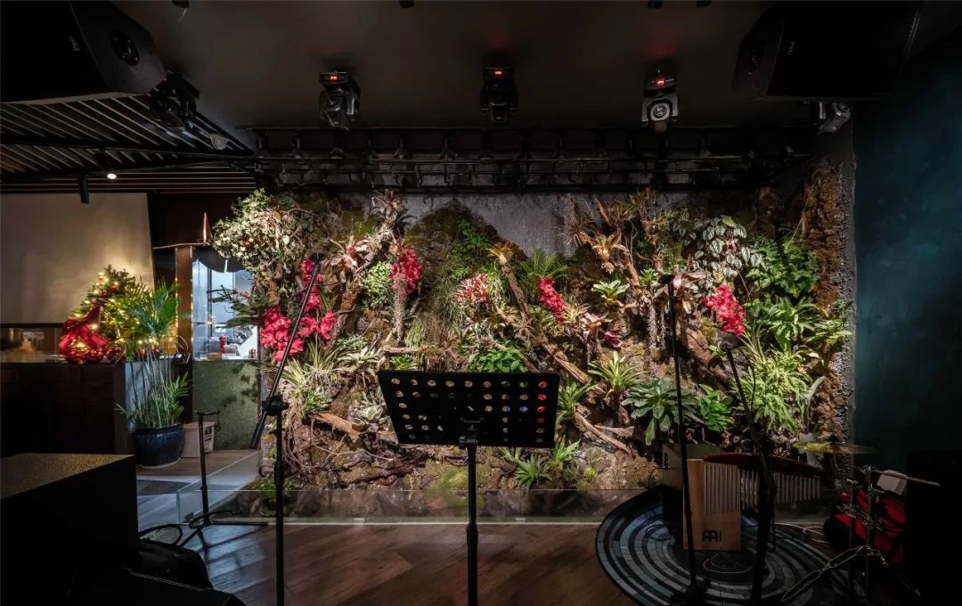 东南亚风情融入酒吧餐厅设计,POETS·Thai 引领社交新潮流-7