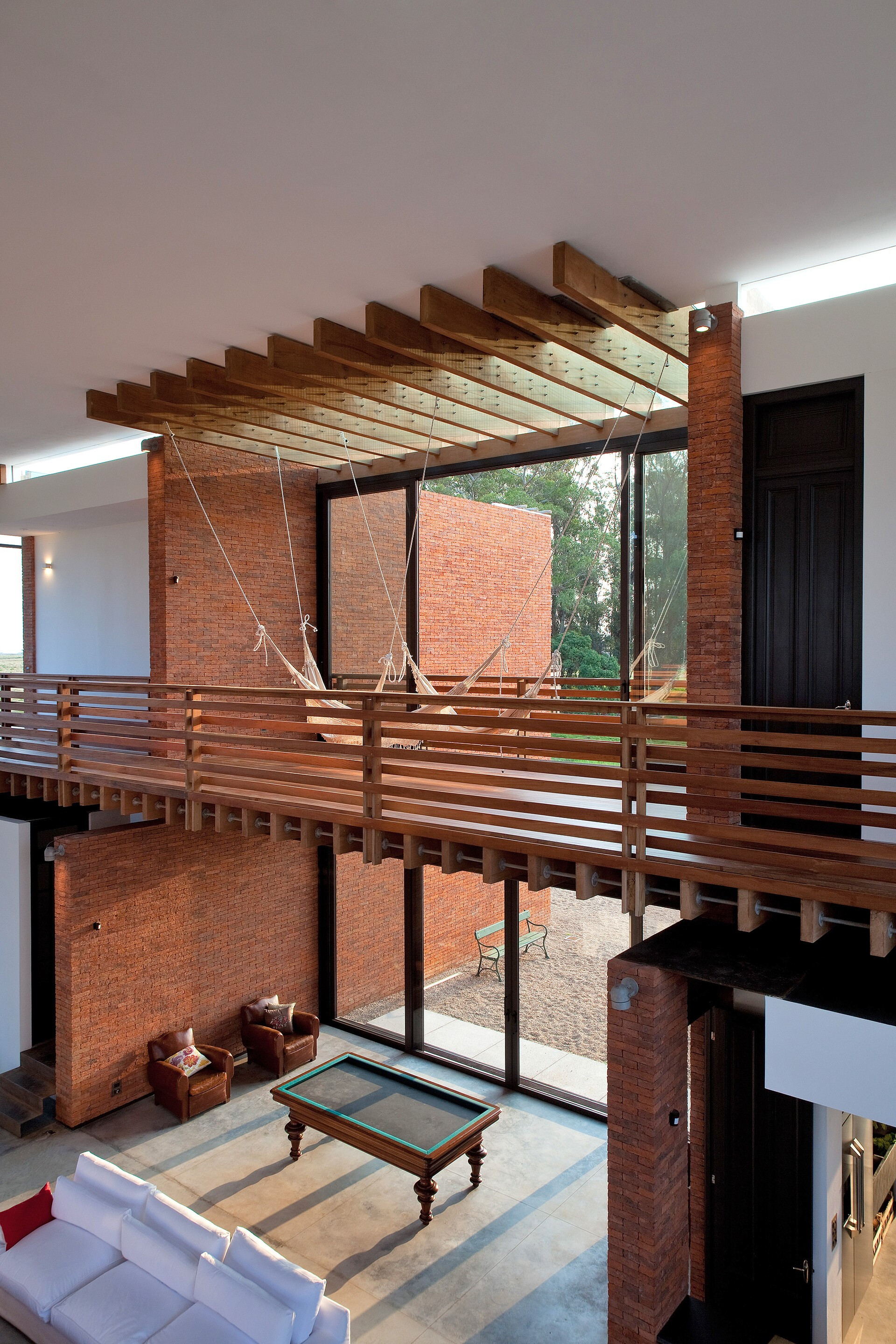 乌拉圭度假屋 | 砖石矩阵中的光影游戏-41