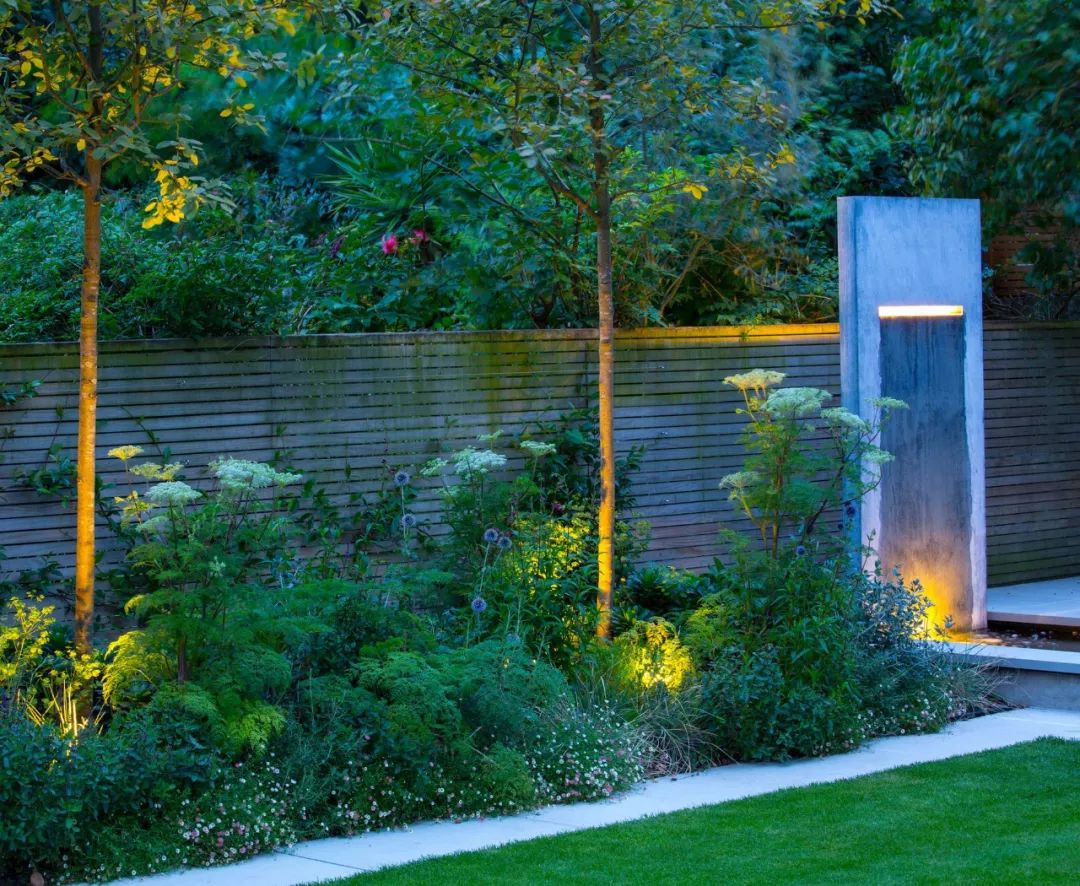 春日几何花园 | 伦敦伊斯灵顿城市后院的色彩与功能共生-23