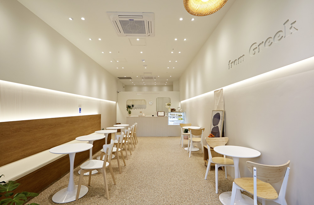 简约白色与木色调的 14 平米小空间设计-4