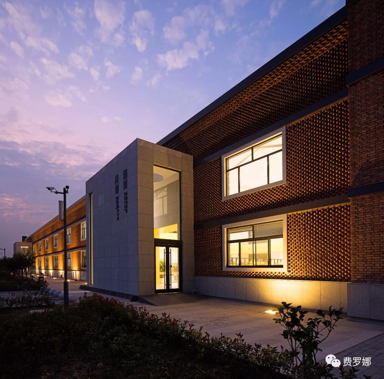 从废旧仓库摇身一变，成为最具时尚的驾校空间 | 费罗娜-6