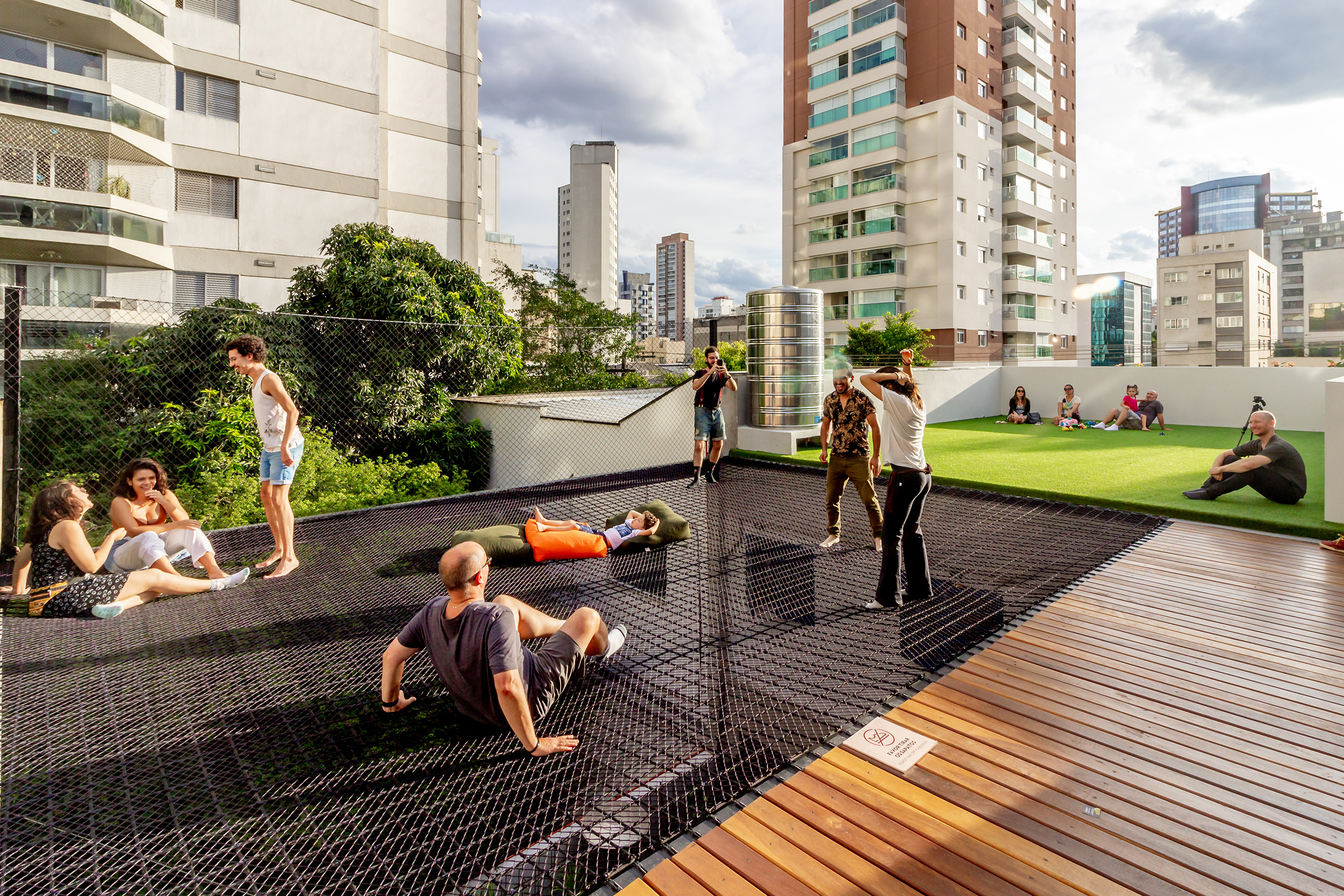 停车场变身为商业画廊-26