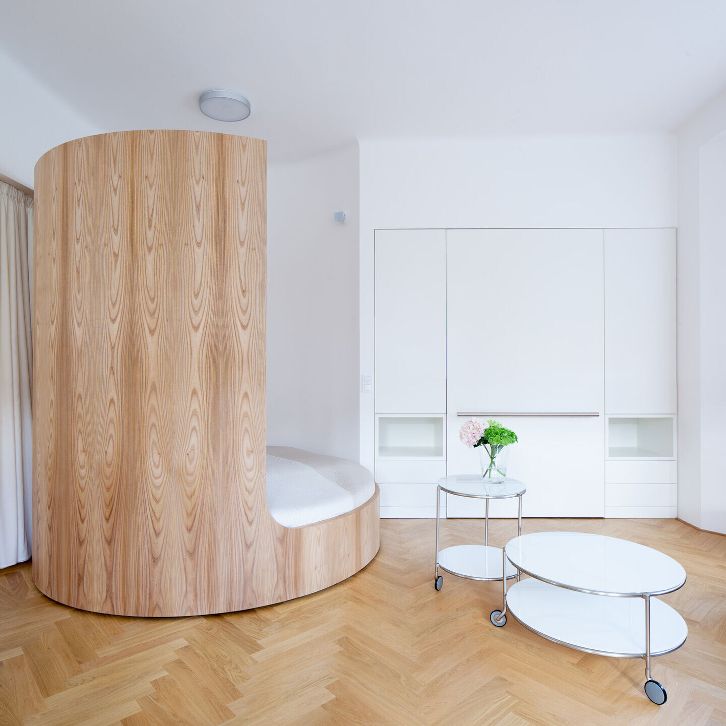 旋转床铺与完美收纳 | Kafkova 公寓的极致功能设计-18