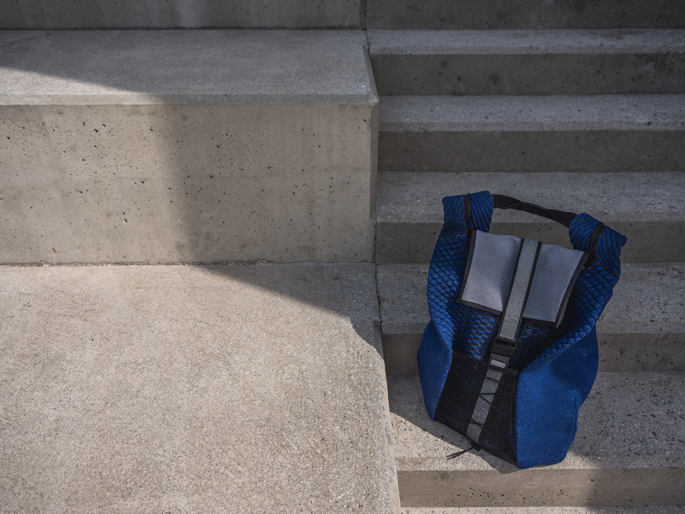 Pauline van Dongen designs backpack using "energy harvesting textile"-17