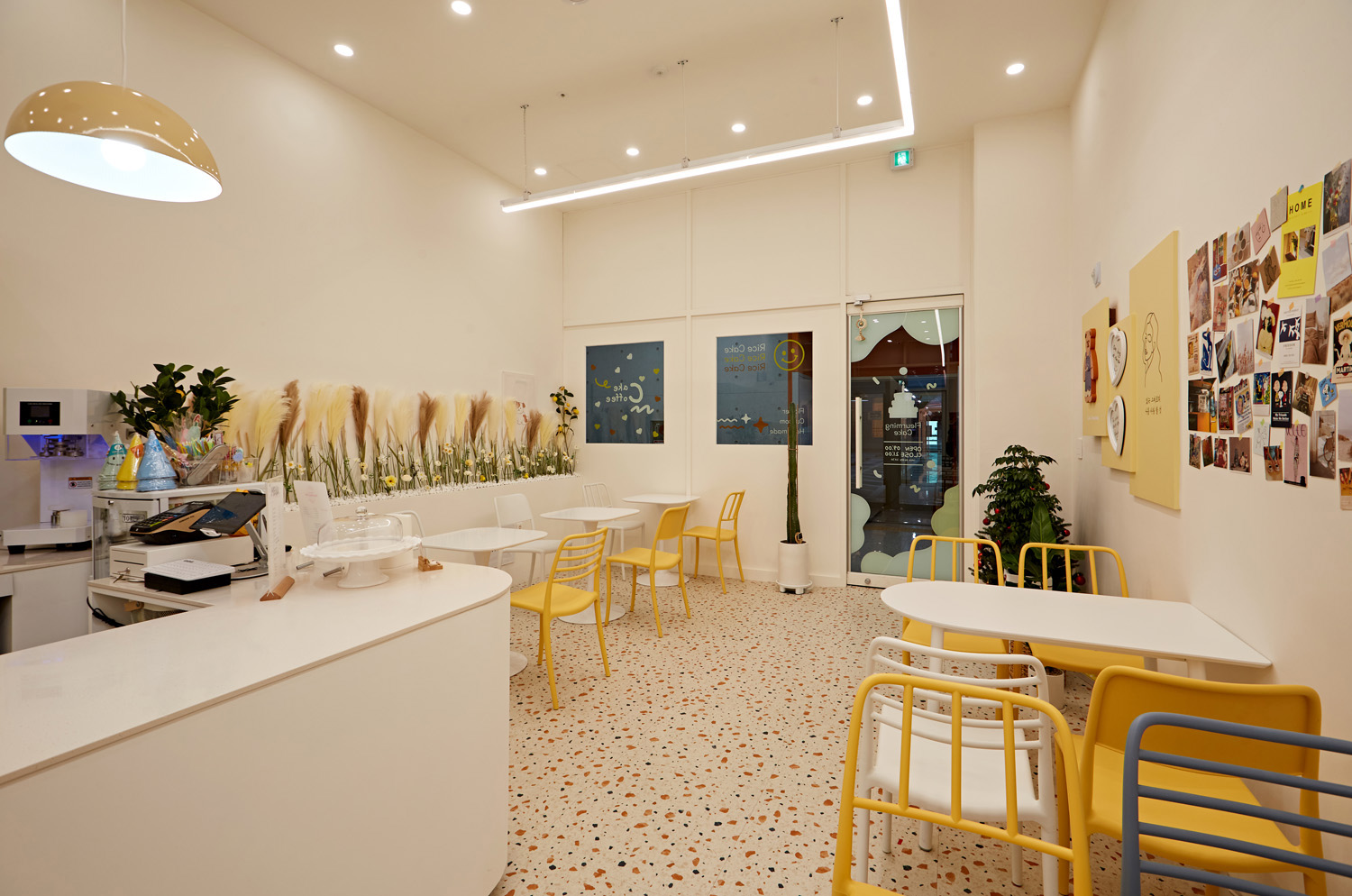 17 分满分的黄色咖啡厅设计-10