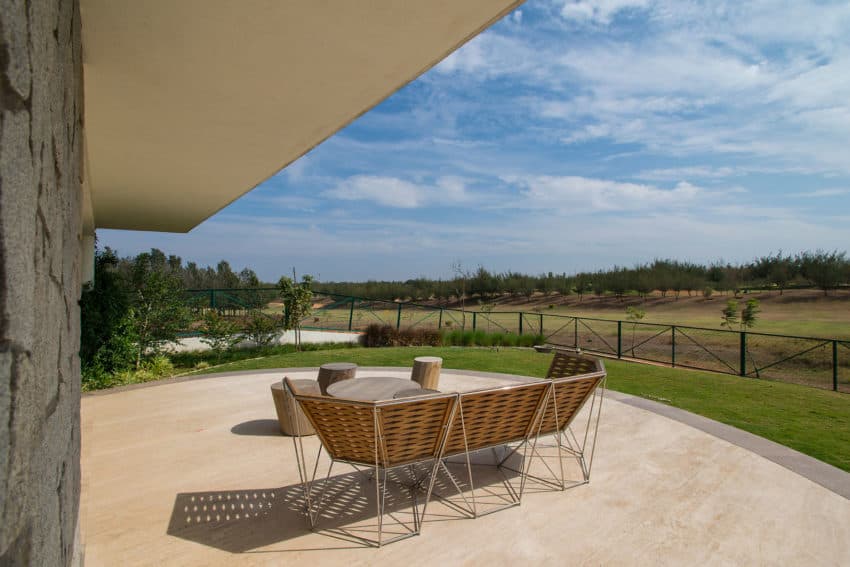 Clover Villa by Mistry Architects-4