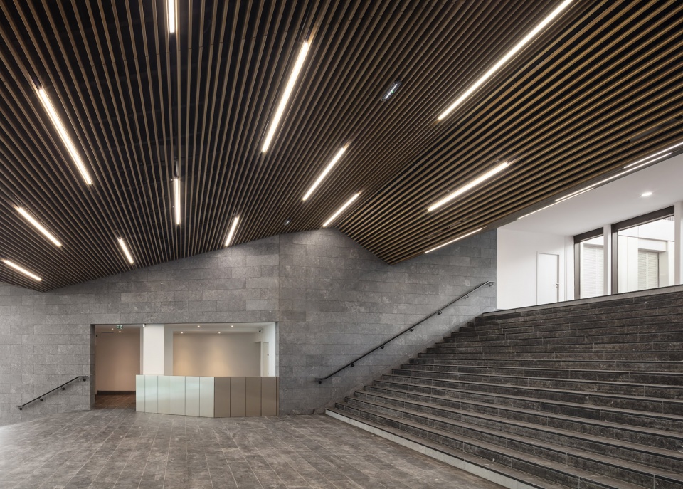 绿意盎然的城市办公空间-47