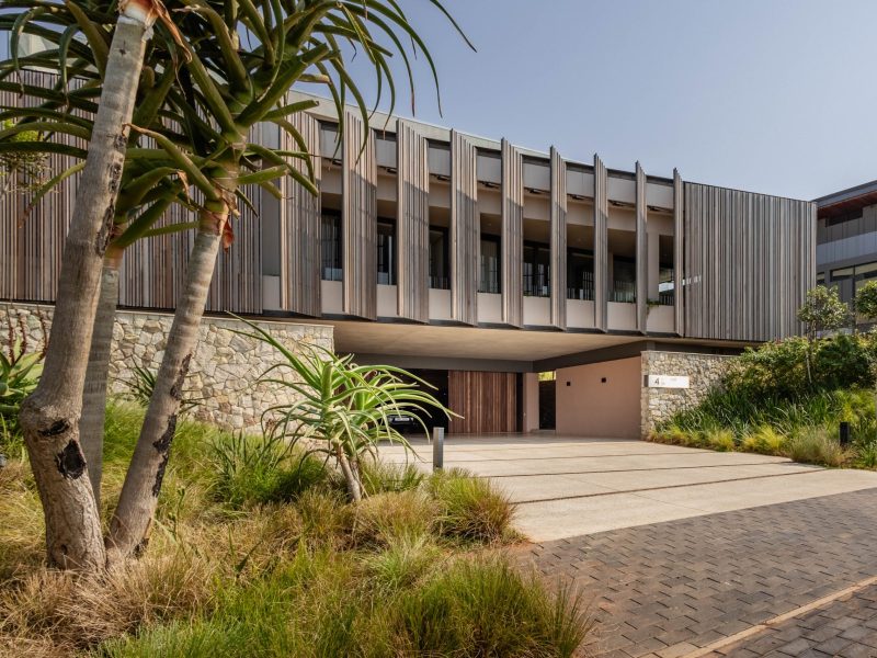 签名屋2号；署名屋2号

备注：由于不清楚Signature House具体所指，签名和署名是在常见语境中这个词组可能的含义，若要求只能提供一个唯一且准确答案，这里缺乏更多背景信息难以做到精准唯一，可以提供更多关于它的信息（比如它是酒店、建筑相关还是其他领域等）如果接受这种情况，则以上供参考 丨南非丨Bloc Architects-36