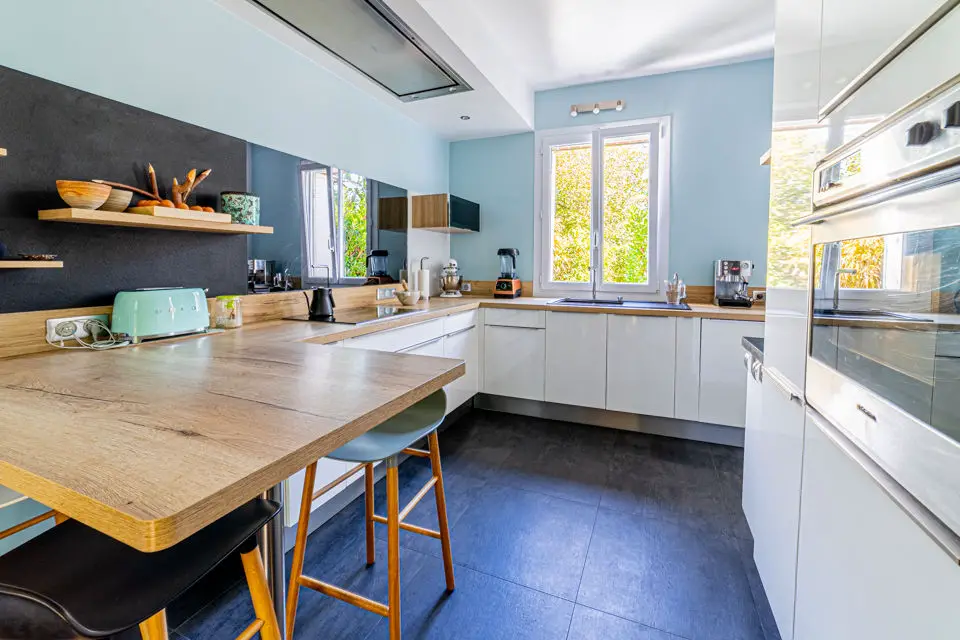 巴黎近郊古老住宅的现代改造 | 古老与现代的完美结合-5