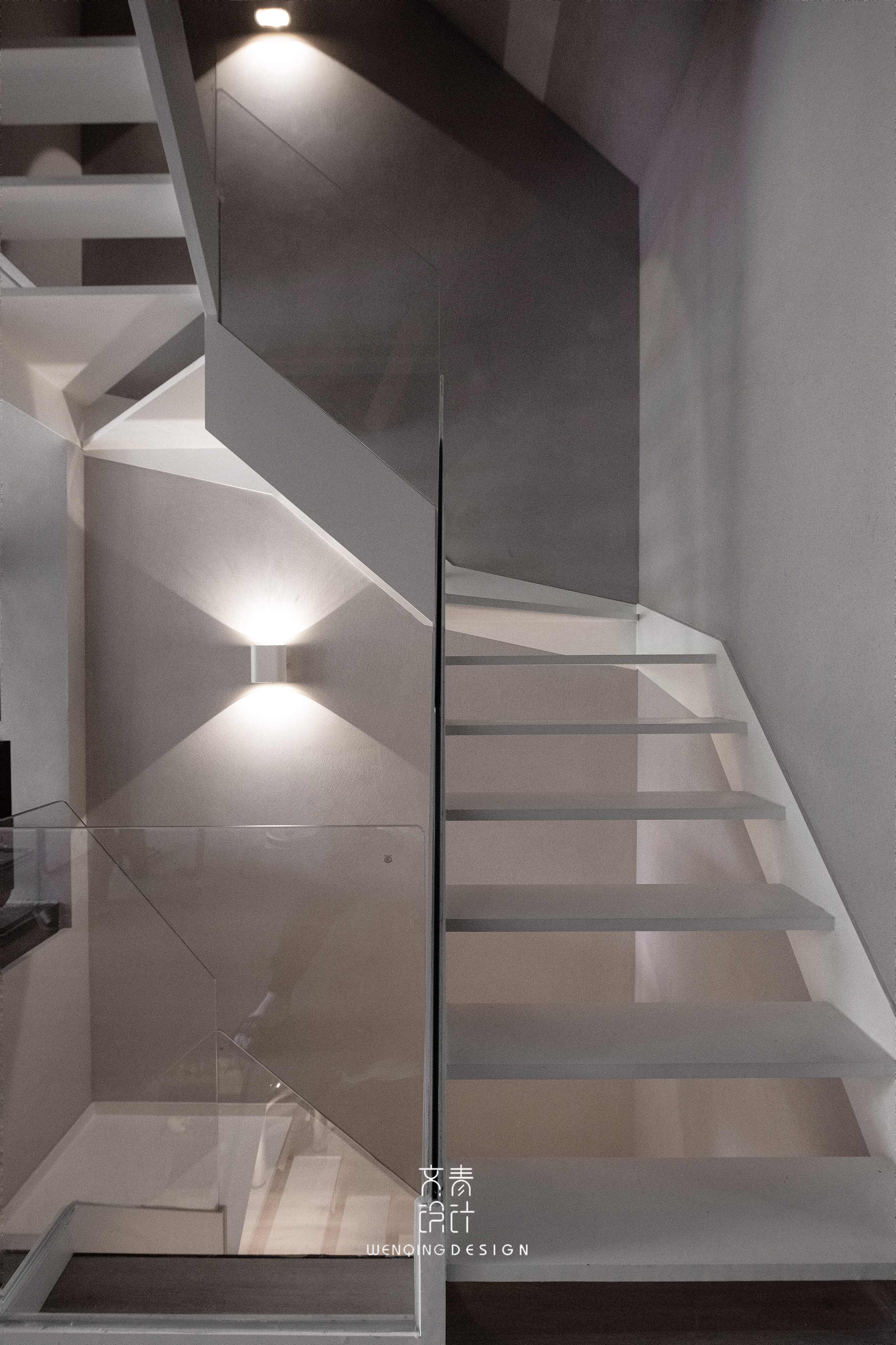 极简主义下的多彩地下室设计-50