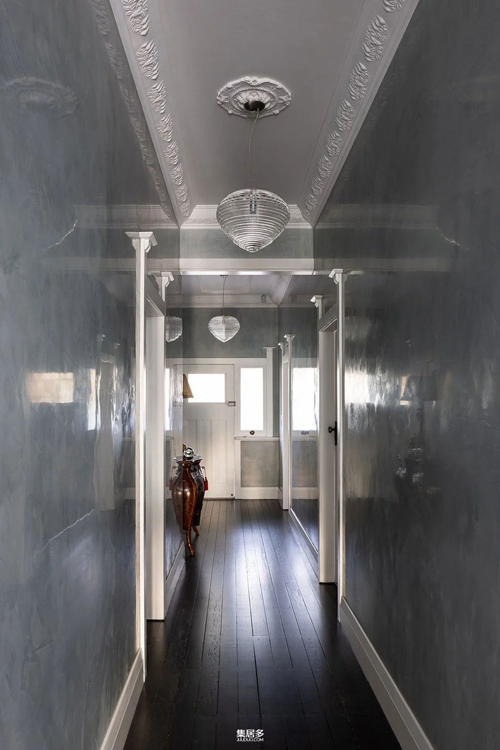 拥有独特屋顶和壮观黑色厨房的悉尼豪宅-13