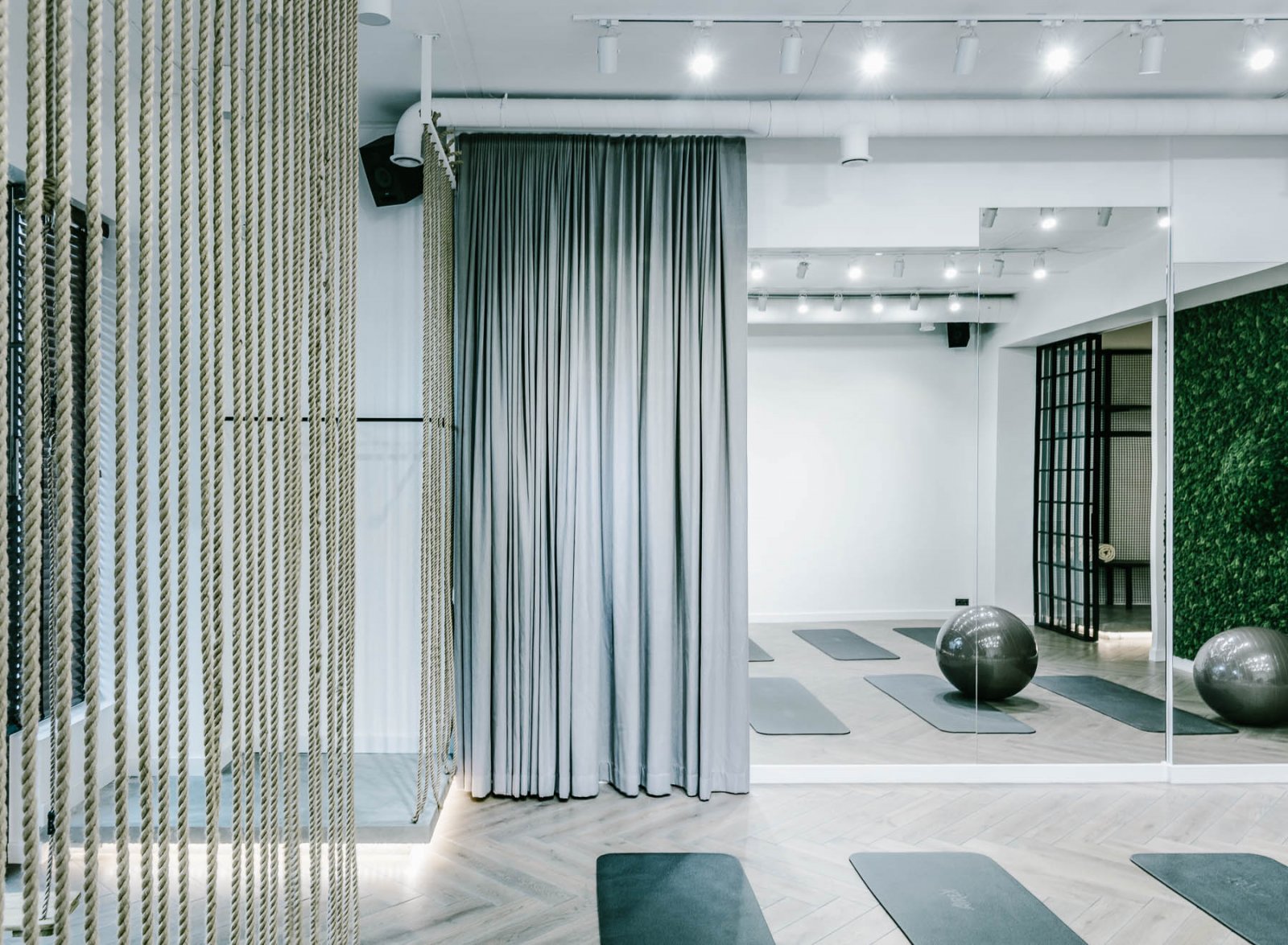 休闲清新的YOKO瑜伽工作室  dizaino virtuve-1