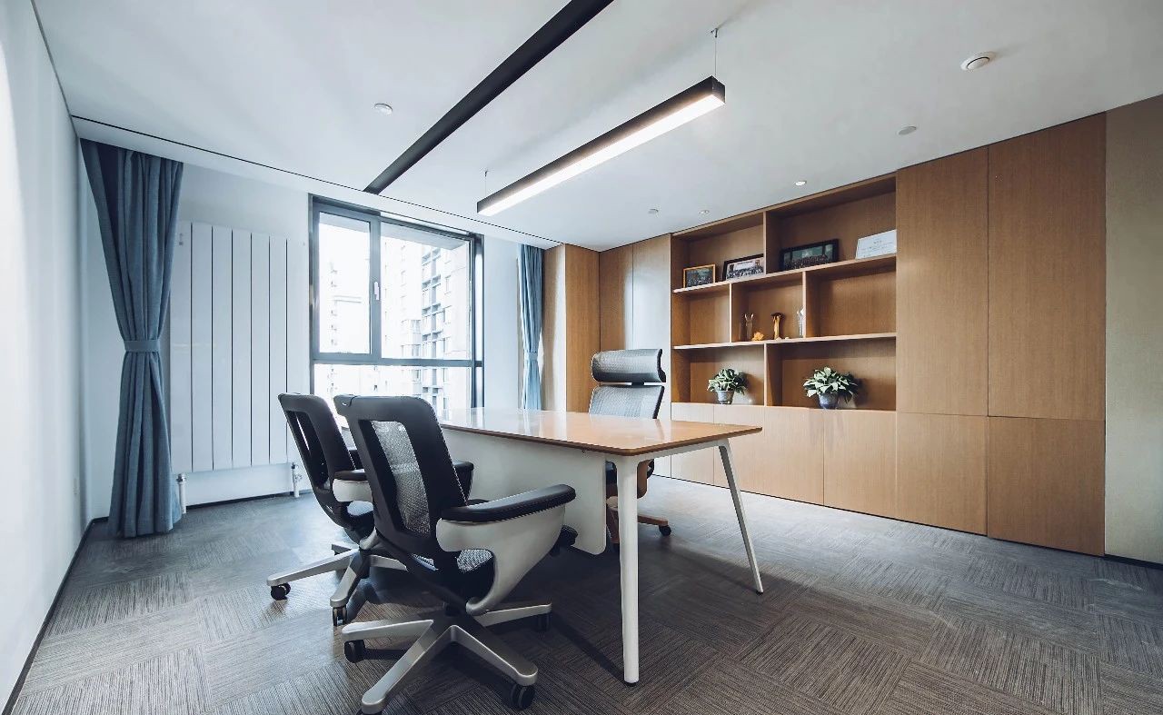 OPPO 呼和浩特总部办公空间 | 极简美学与自然元素的融合-10