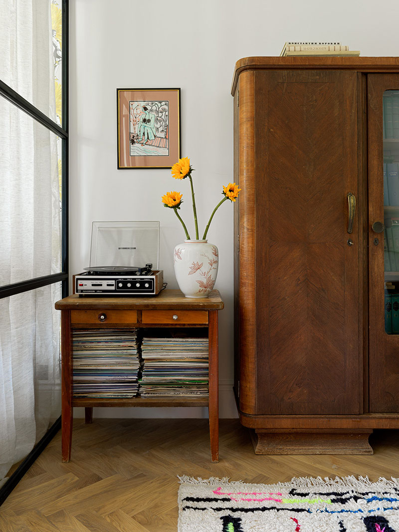 莫斯科中心斯大林建筑中女演员的复古公寓-11