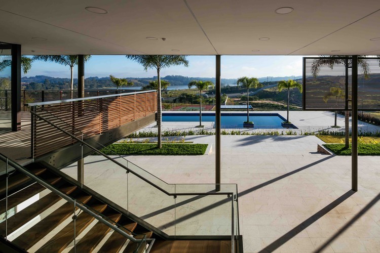 巴西自然景观中的社交俱乐部总部-7