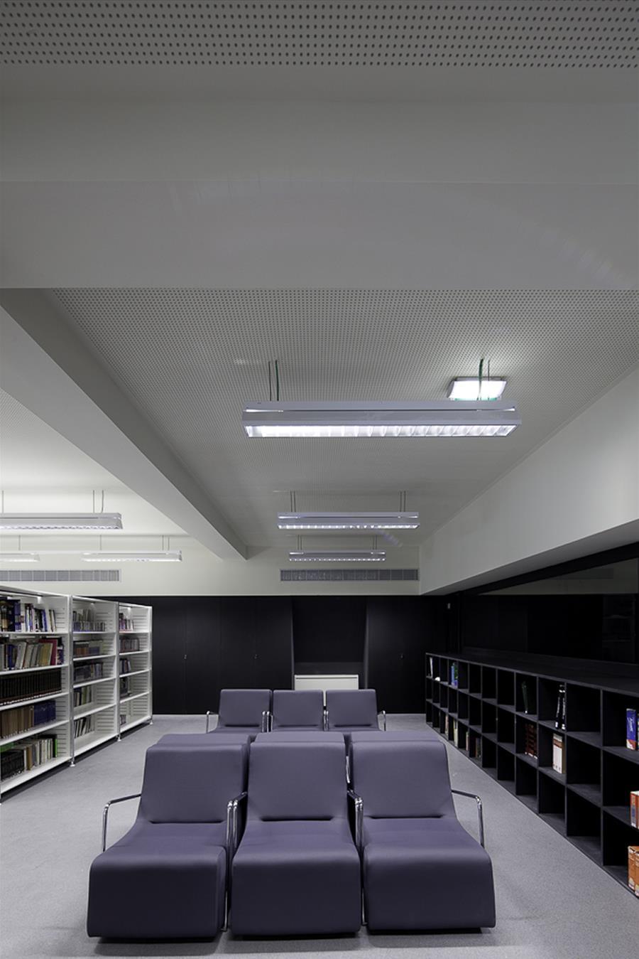 葡萄牙 Lousada 市立中学 | 环保与科技融合的现代教育空间-26