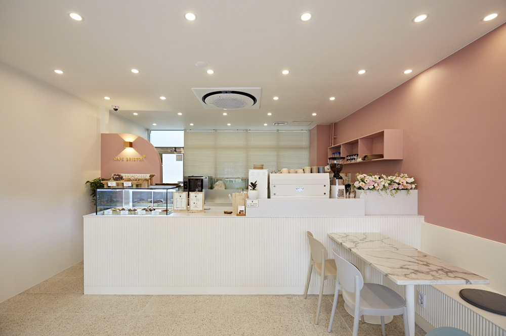 粉色点睛，十平米咖啡小店萌趣空间-4