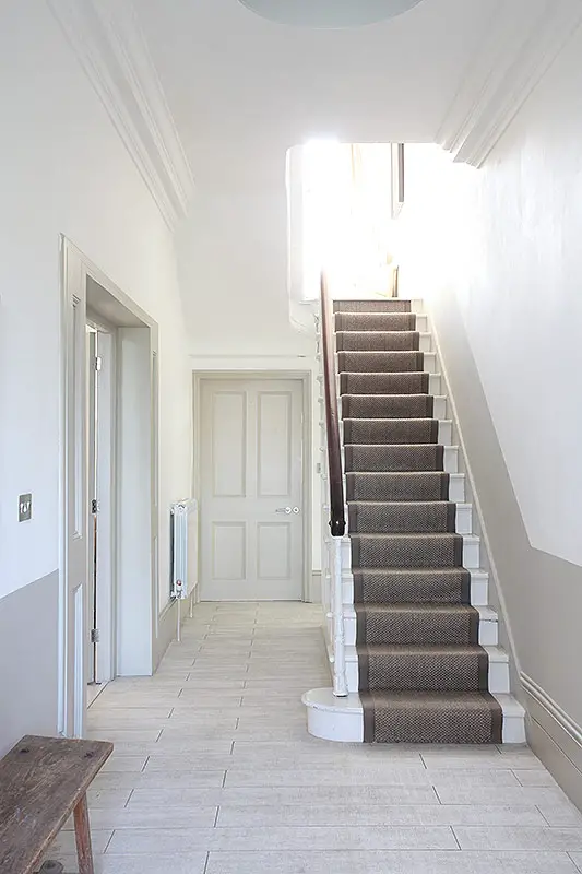 伦敦明亮当代风格别墅设计-20