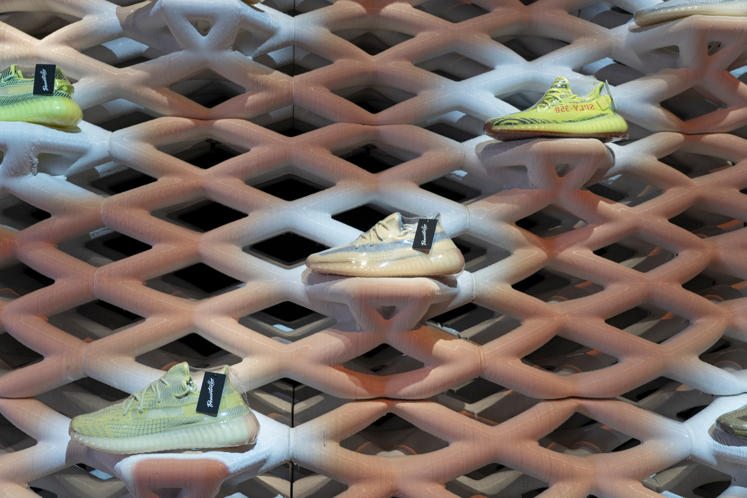 迪拜 Presentedby 店铺，高科技未来风格诠释时尚 sneaker 文化-6