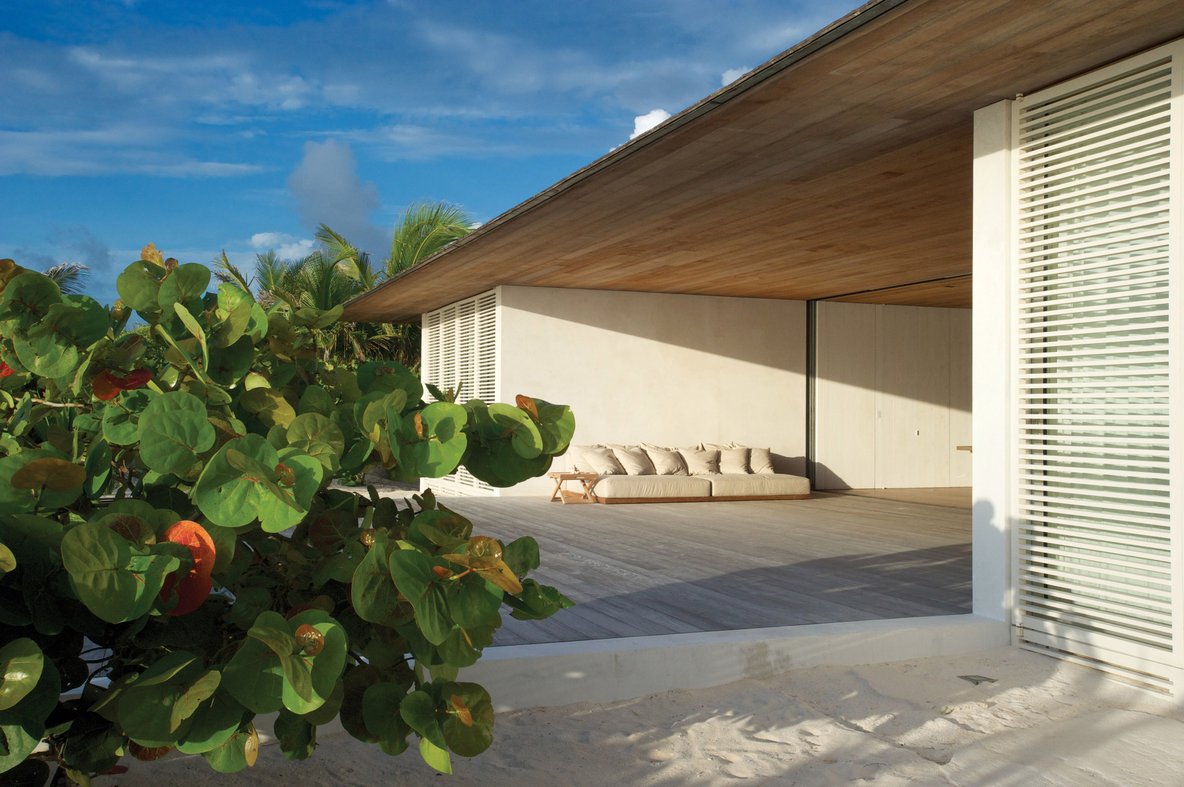 Oppenheim Architecture founder builds Bahamas holiday home atop a sandy dune-10