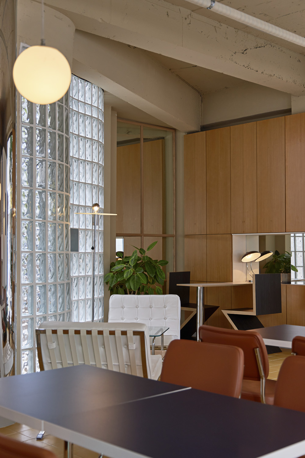 色彩缤纷的 35 平米咖啡厅设计-16