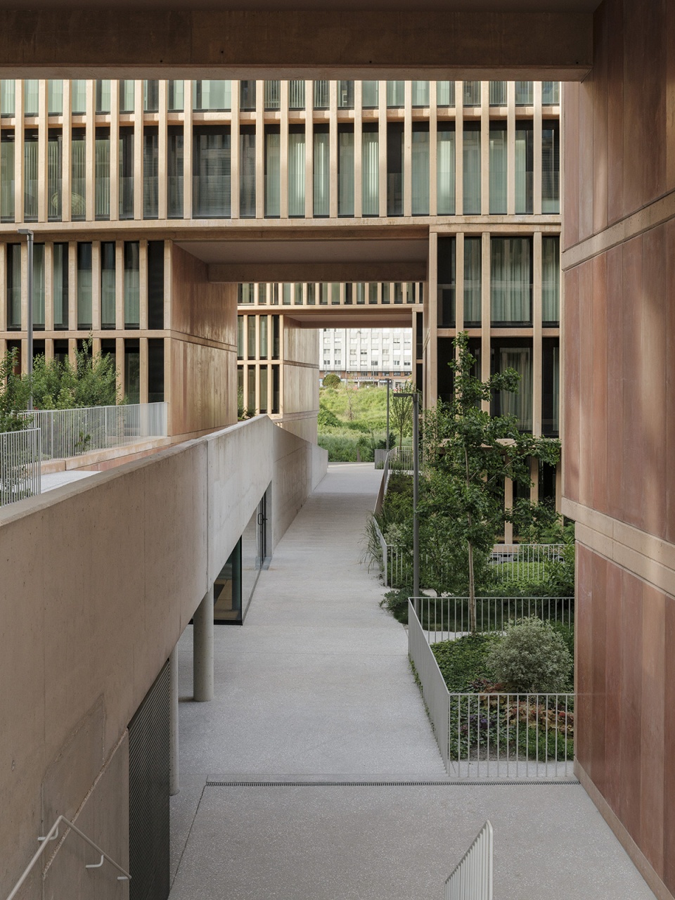 西班牙 Cornes Espacio 住宅楼 | 工业风绿色住宅的典范-29