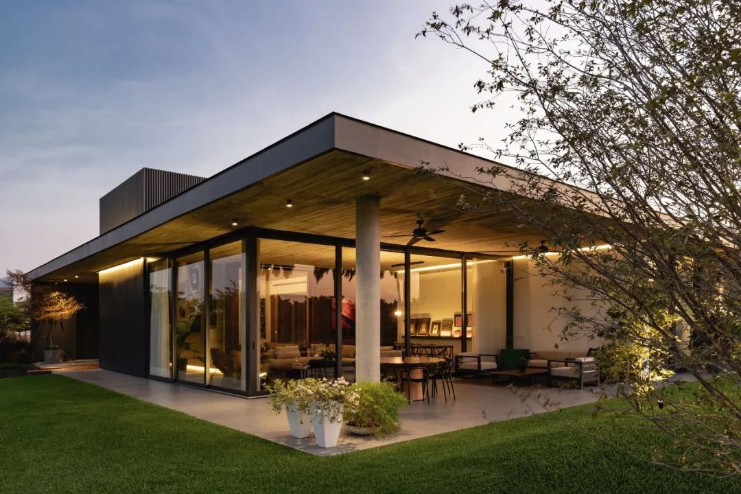 厄瓜多尔 6M 别墅 | 融入自然的简约空间-21