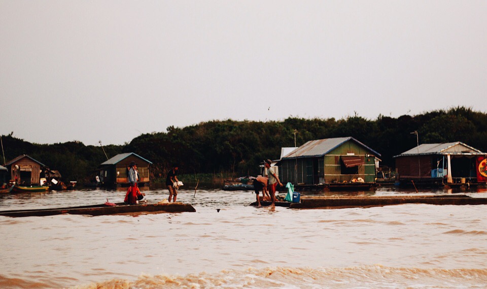 柬埔寨洞里萨湖居民生活-17